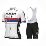 2023 Maillot Cyclisme Serbian Champion Bahrain Victorious Blanc Rouge Bleu Manches Courtes et Cuissard